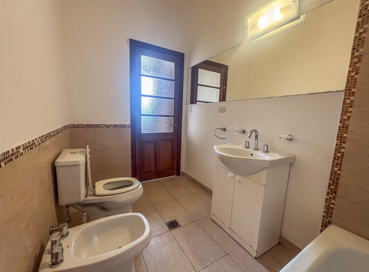 CASA 2 DORMITORIOS CON JARDIN  - BARRIO ALBERDI