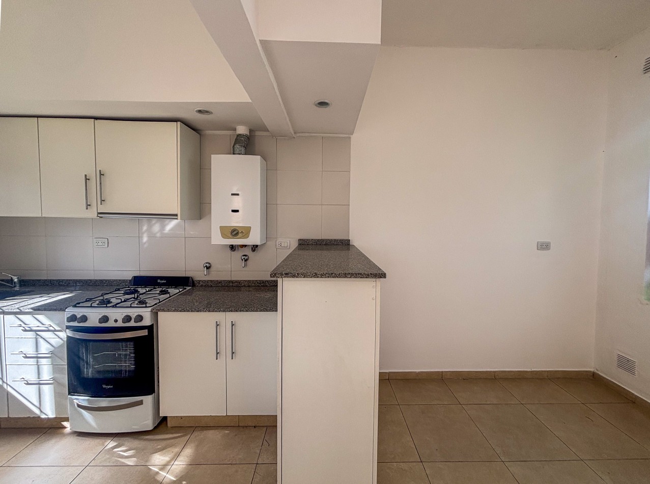 CASA 2 DORMITORIOS CON JARDIN  - BARRIO ALBERDI