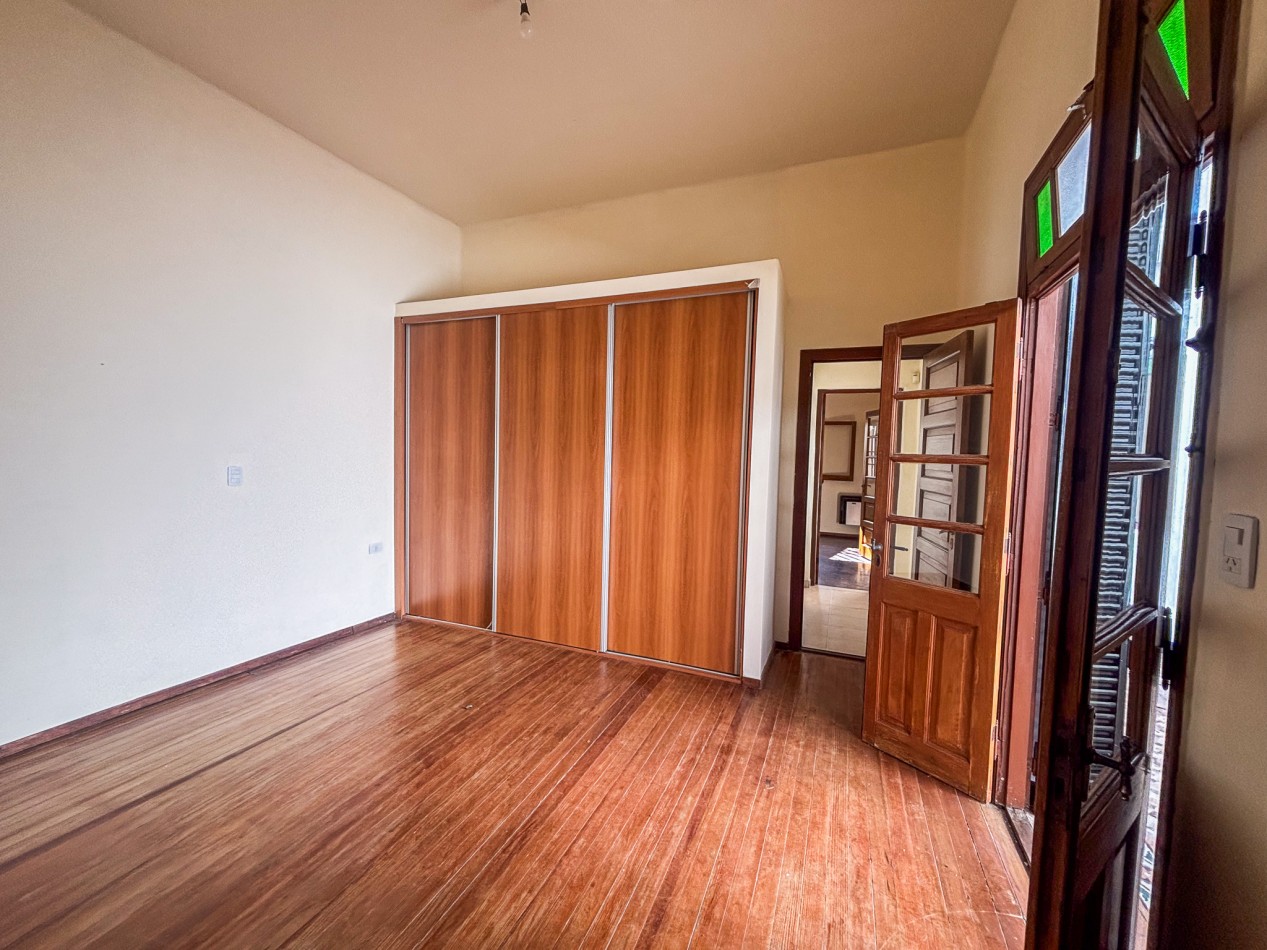 CASA 2 DORMITORIOS CON JARDIN  - BARRIO ALBERDI