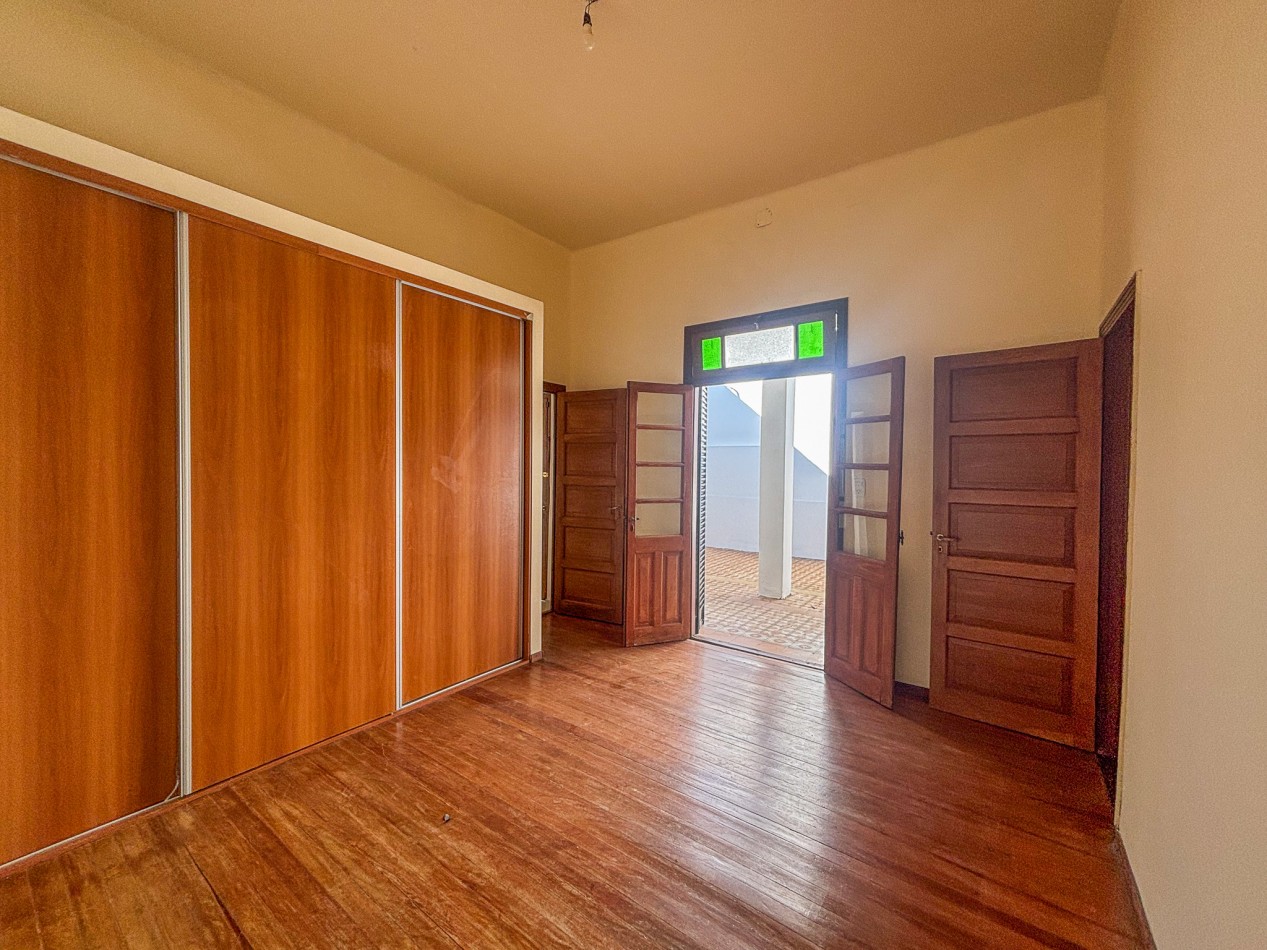 CASA 2 DORMITORIOS CON JARDIN  - BARRIO ALBERDI