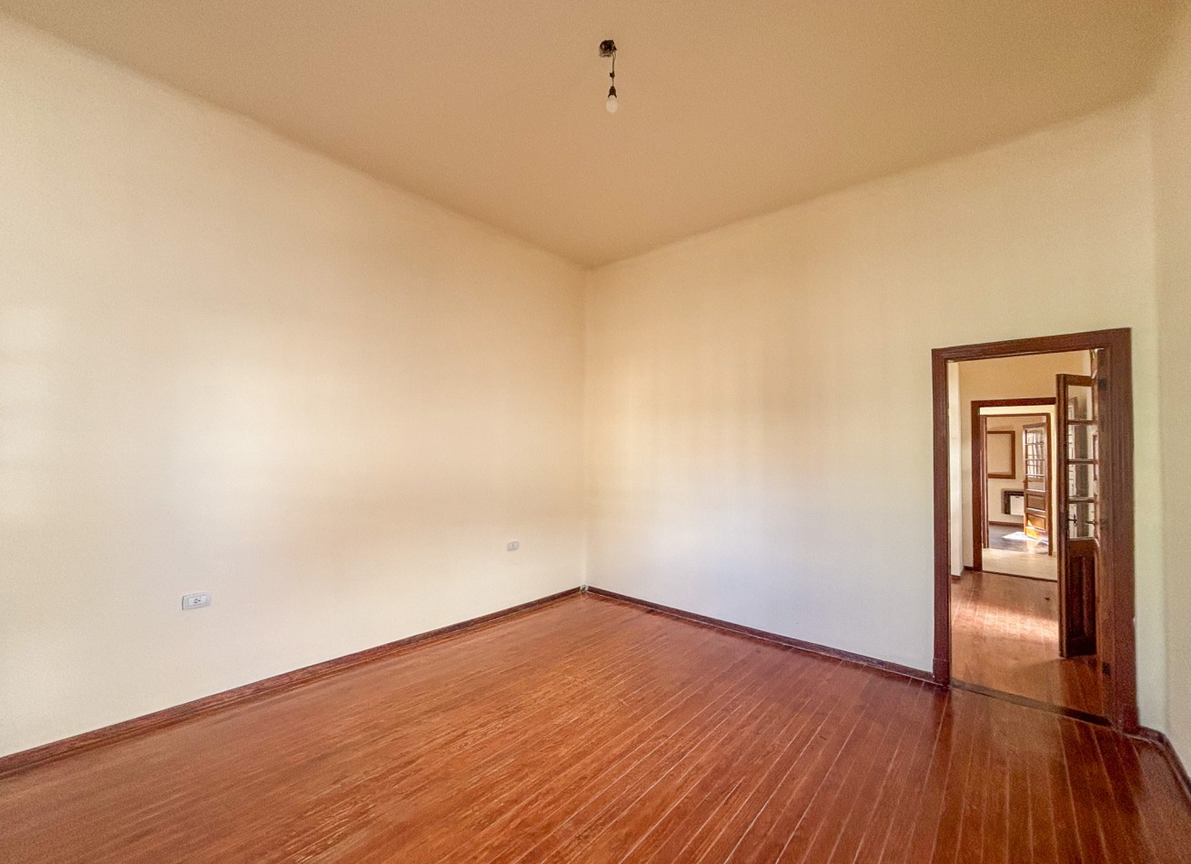 CASA 2 DORMITORIOS CON JARDIN  - BARRIO ALBERDI