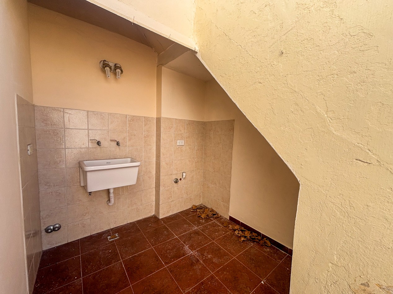 CASA 2 DORMITORIOS CON JARDIN  - BARRIO ALBERDI