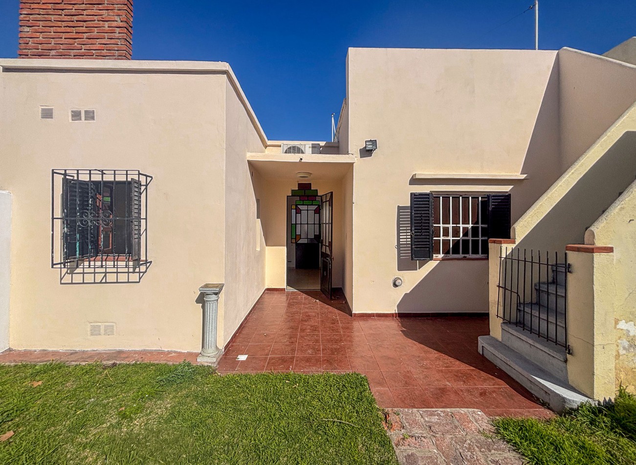 CASA 2 DORMITORIOS CON JARDIN  - BARRIO ALBERDI