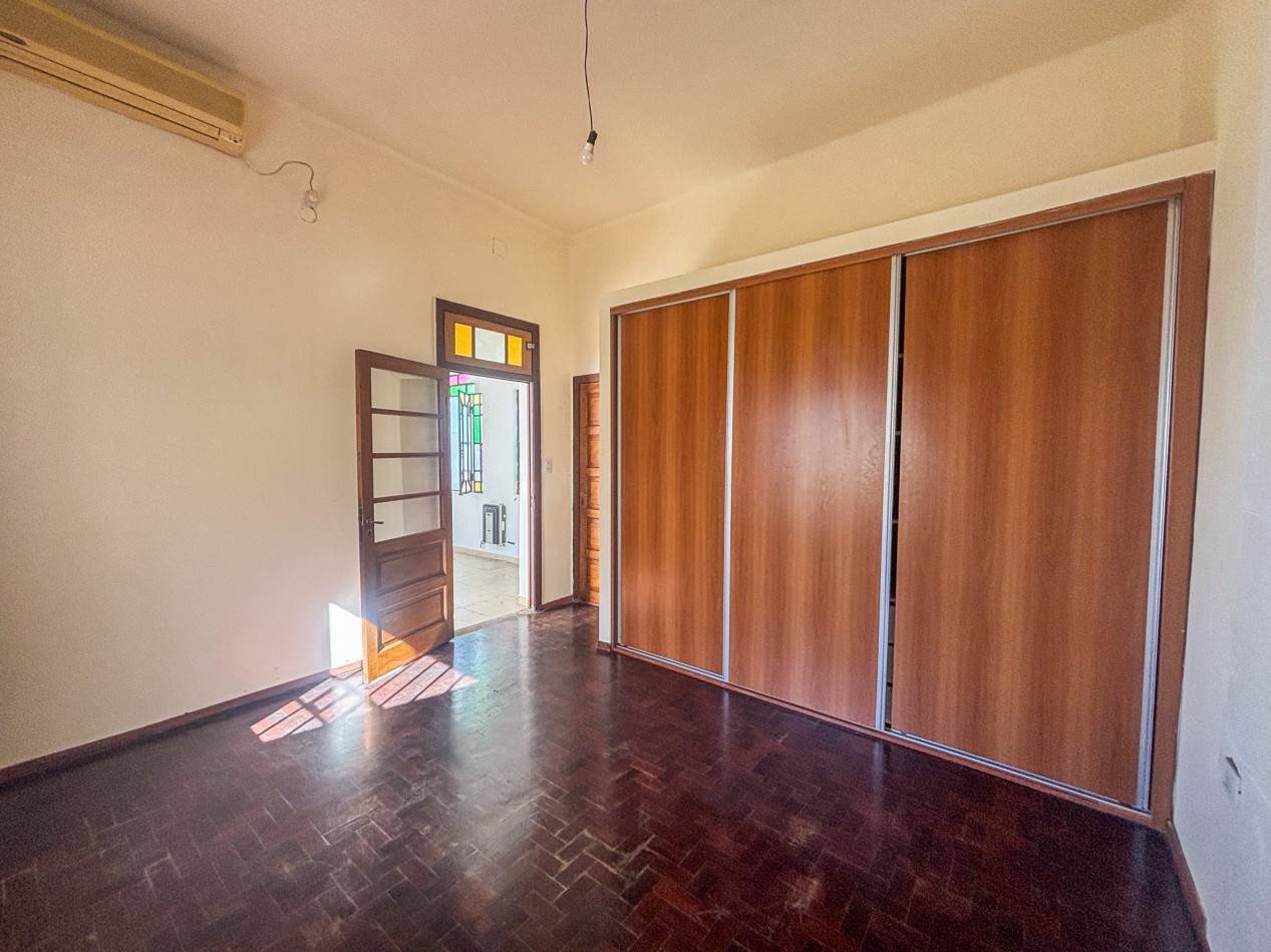 CASA 2 DORMITORIOS CON JARDIN  - BARRIO ALBERDI