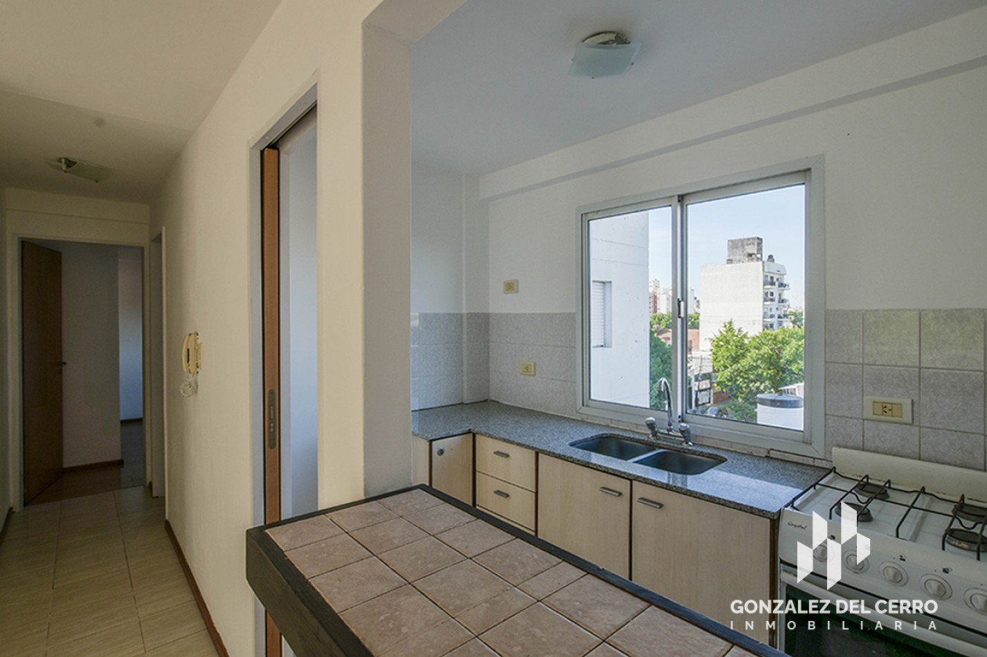 Departamento 1 dormitorio con balcon al frente