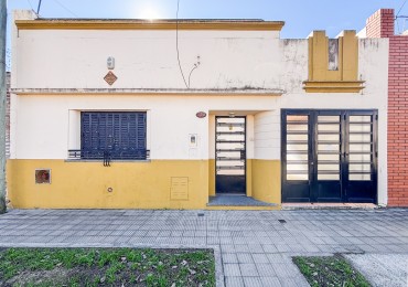 CASA 2 DORMITORIOS CON JARDIN  - BARRIO ALBERDI