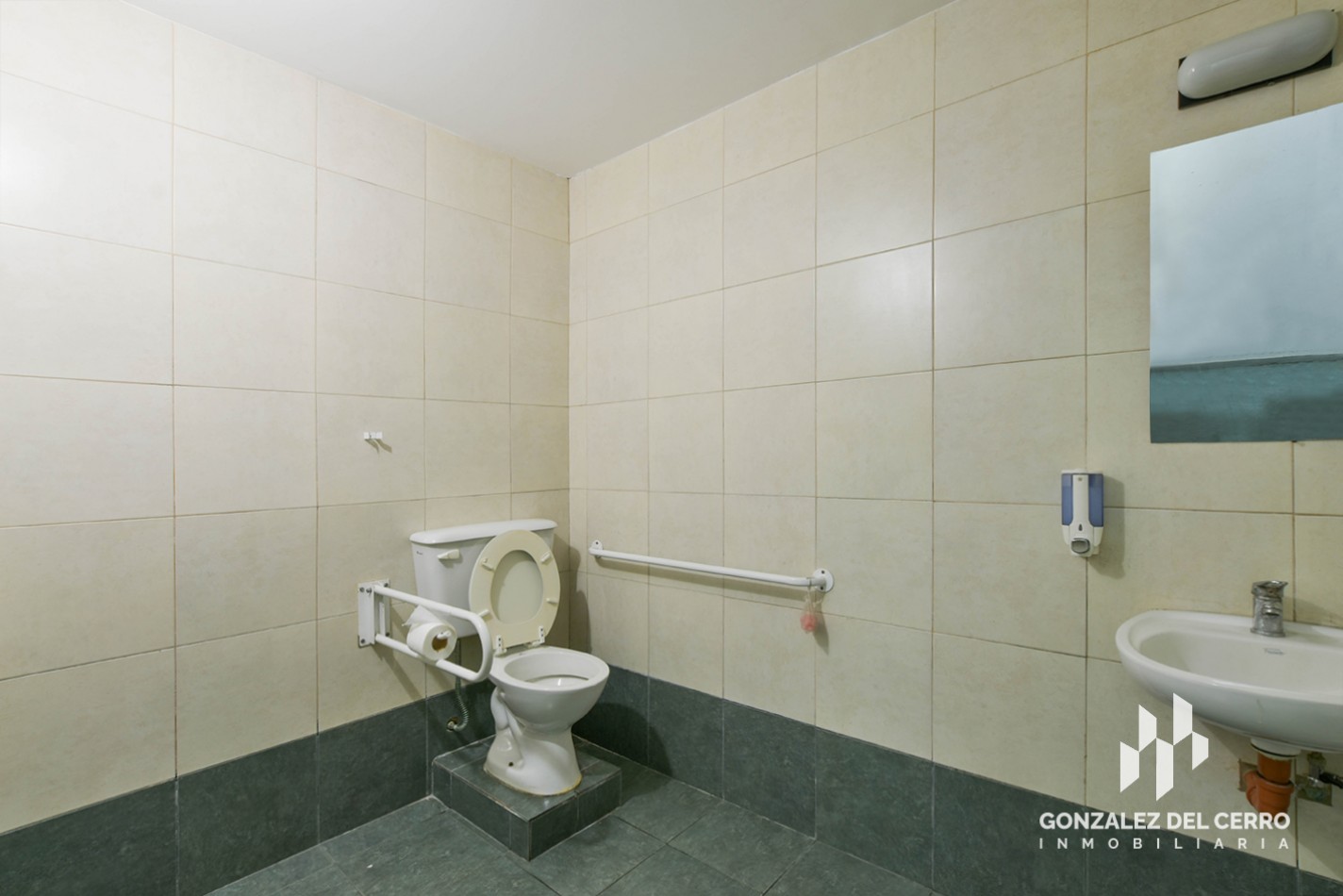 Local comercial Urquiza y Corrientes