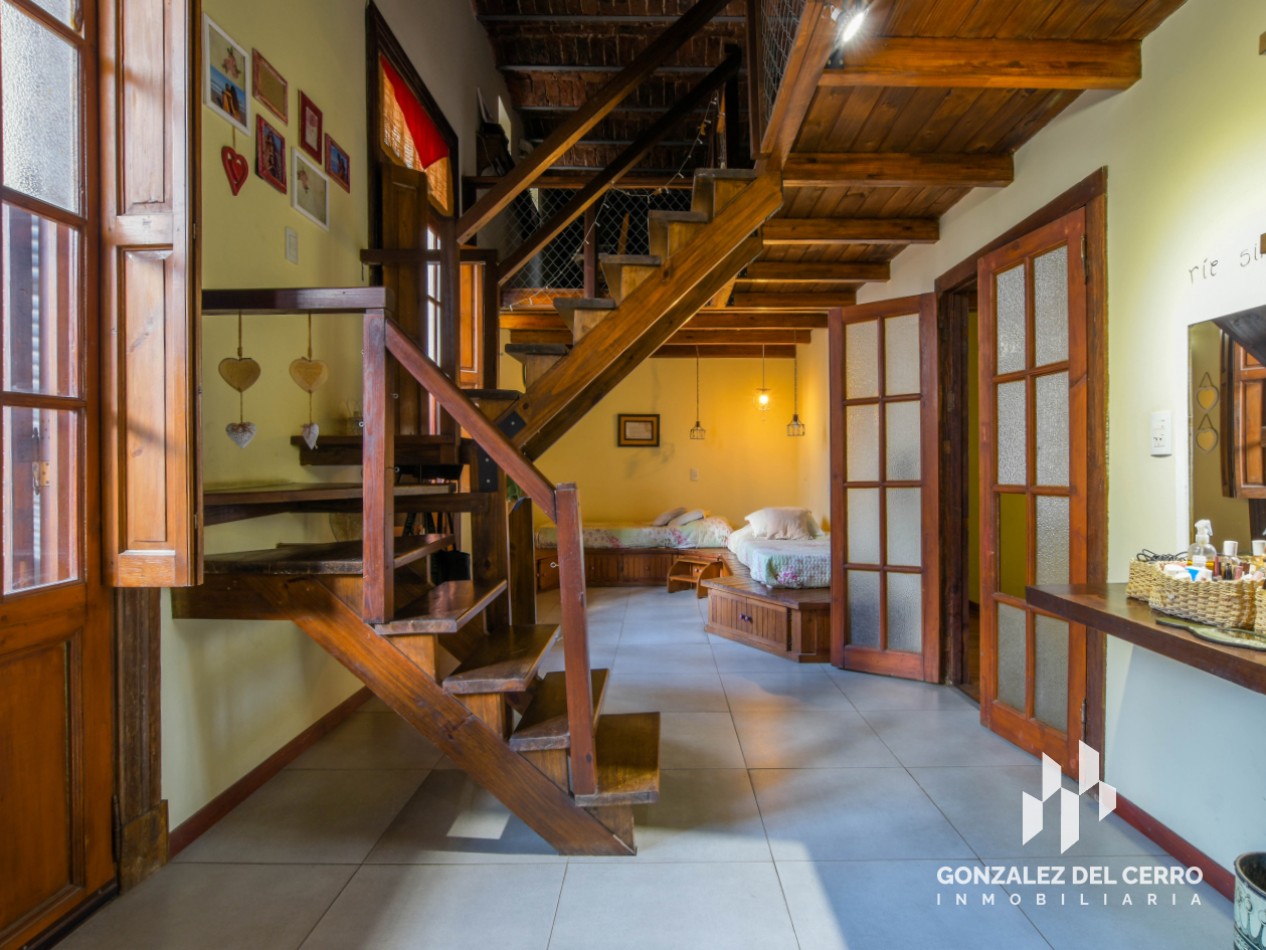 Casa de planta alta con piscina en Juan Manuel de Rosas 948