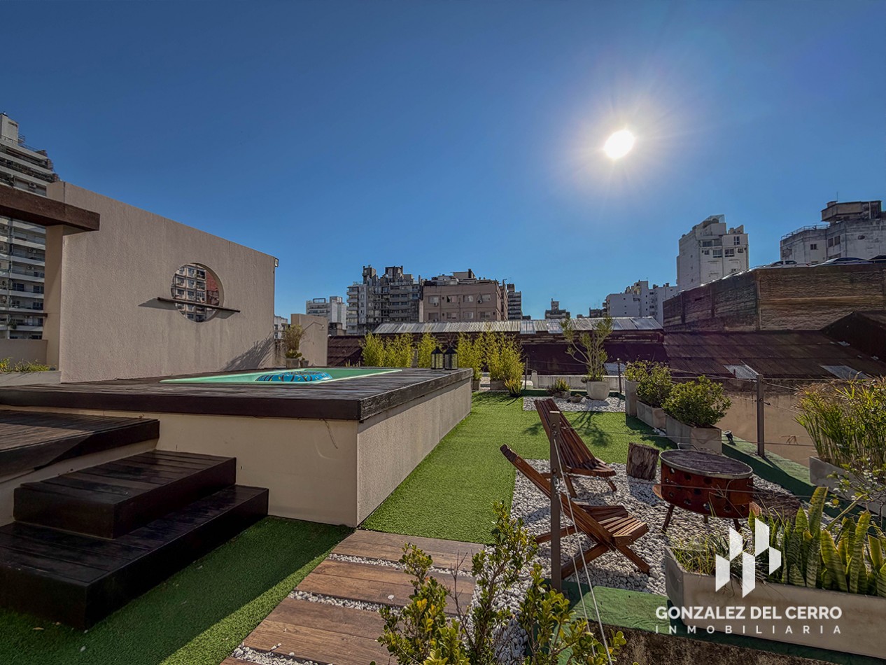 Casa de planta alta con piscina en Juan Manuel de Rosas 948