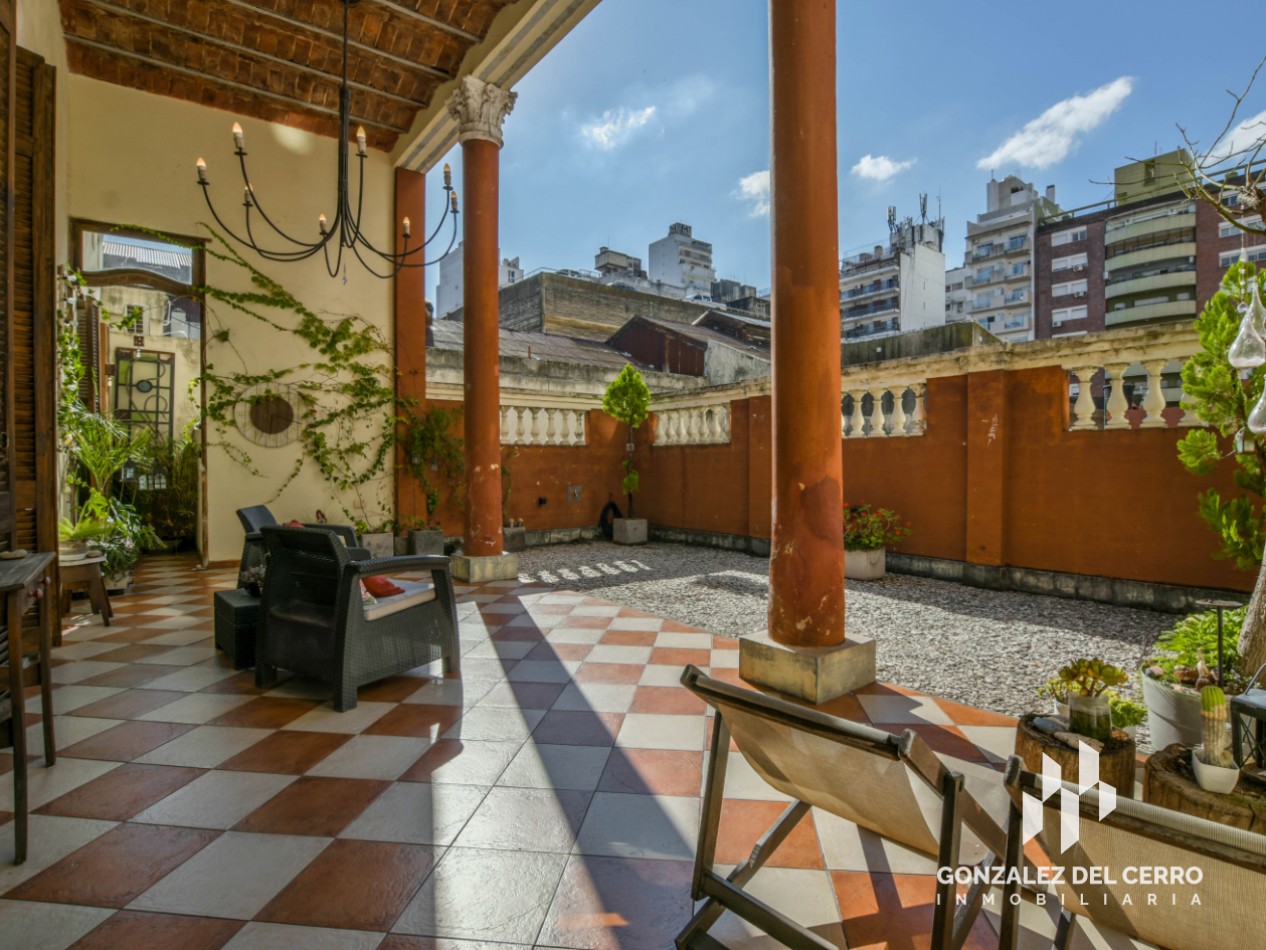 Casa de planta alta con piscina en Juan Manuel de Rosas 948