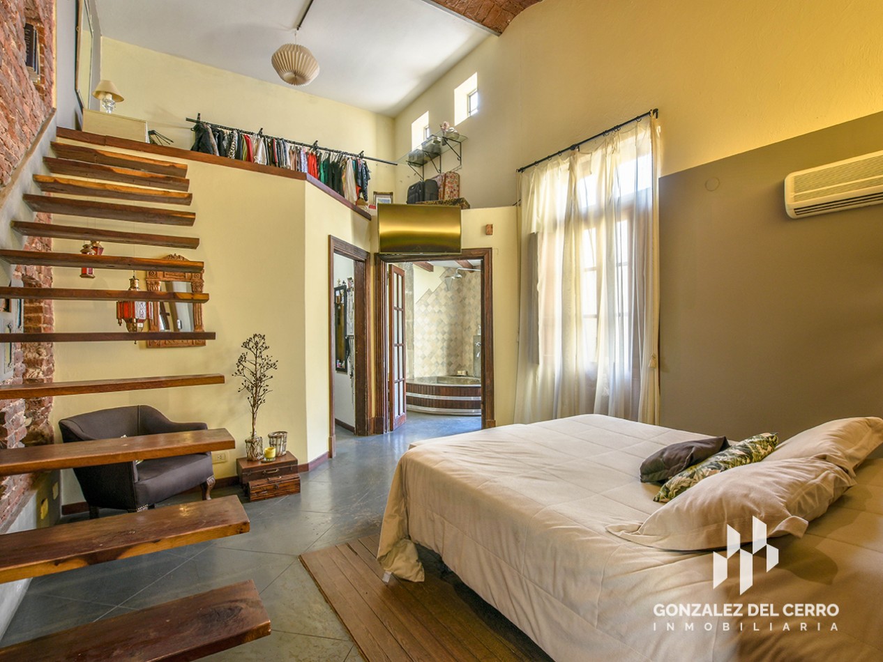 Casa de planta alta con piscina en Juan Manuel de Rosas 948