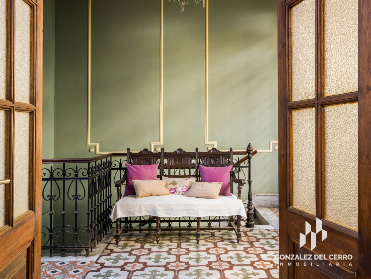 Casa de planta alta con piscina en Juan Manuel de Rosas 948