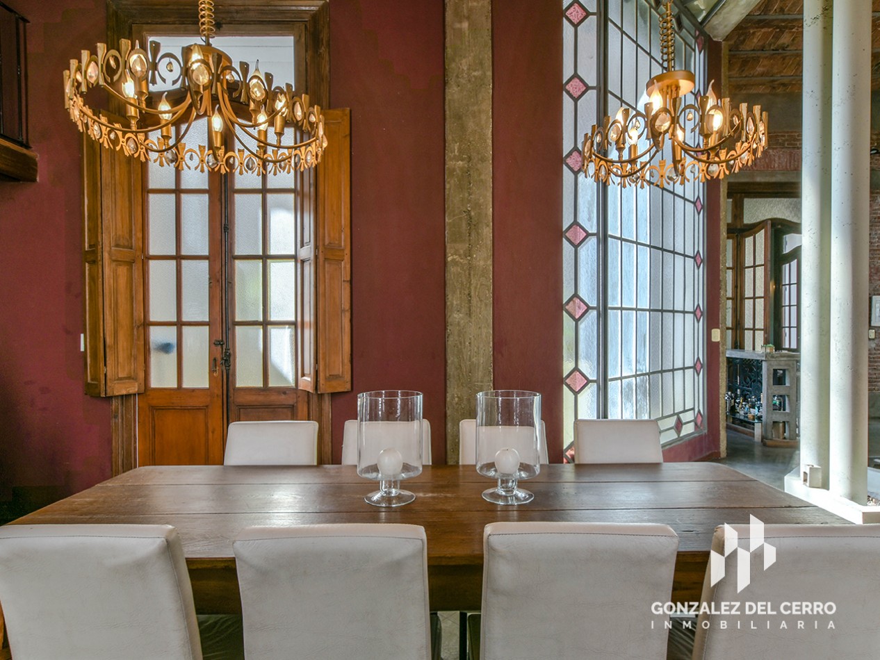 Casa de planta alta con piscina en Juan Manuel de Rosas 948