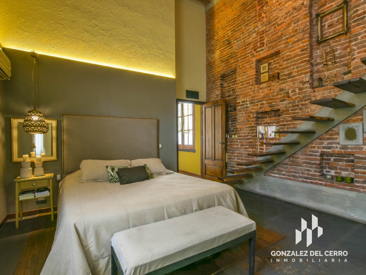 Casa de planta alta con piscina en Juan Manuel de Rosas 948