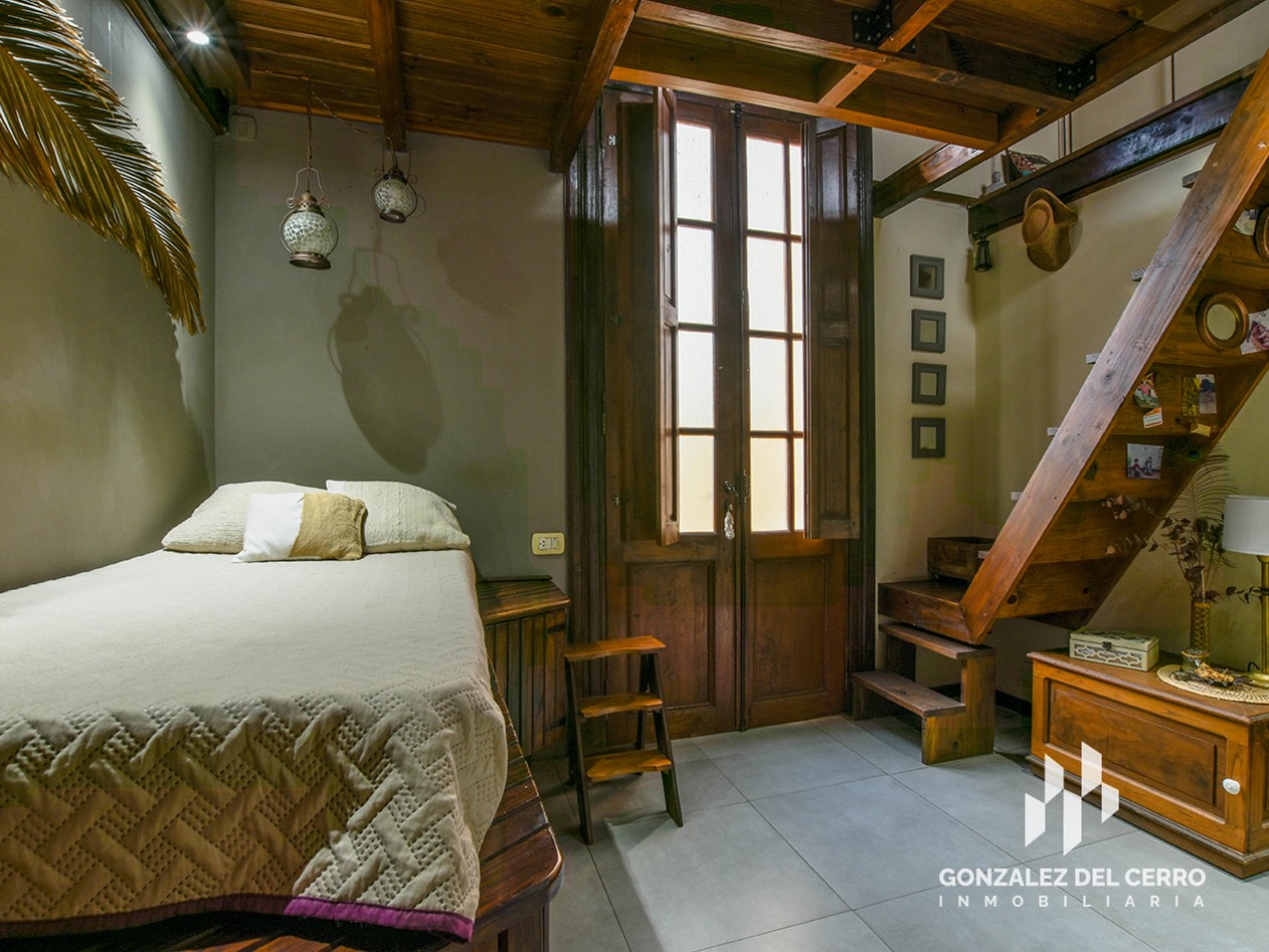 Casa de planta alta con piscina en Juan Manuel de Rosas 948