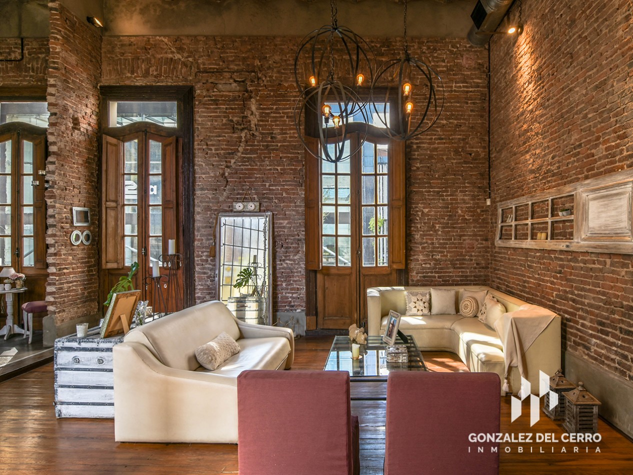 Casa de planta alta con piscina en Juan Manuel de Rosas 948