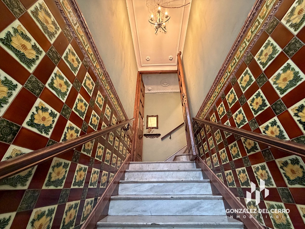 Casa de planta alta con piscina en Juan Manuel de Rosas 948