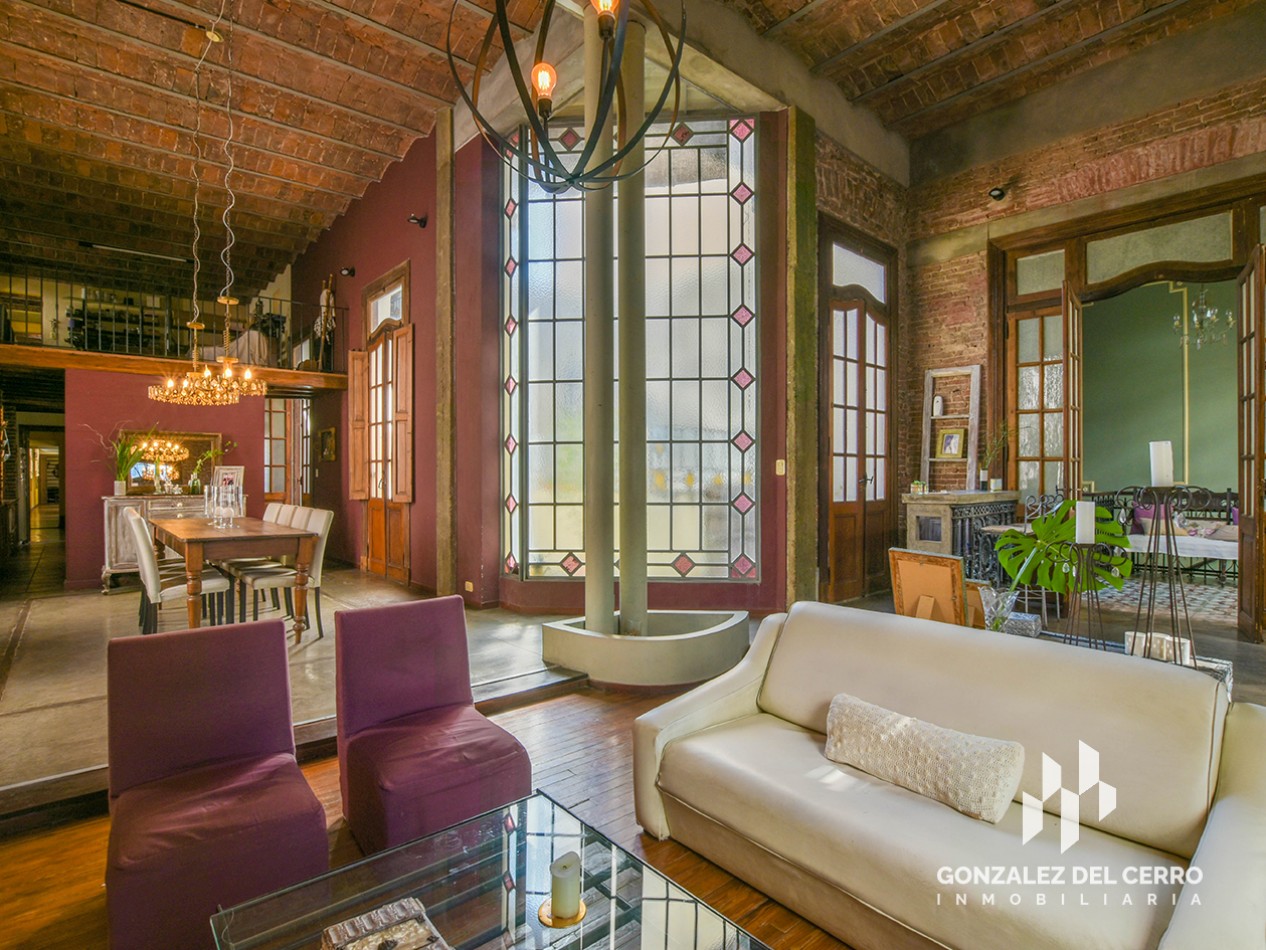 Casa de planta alta con piscina en Juan Manuel de Rosas 948