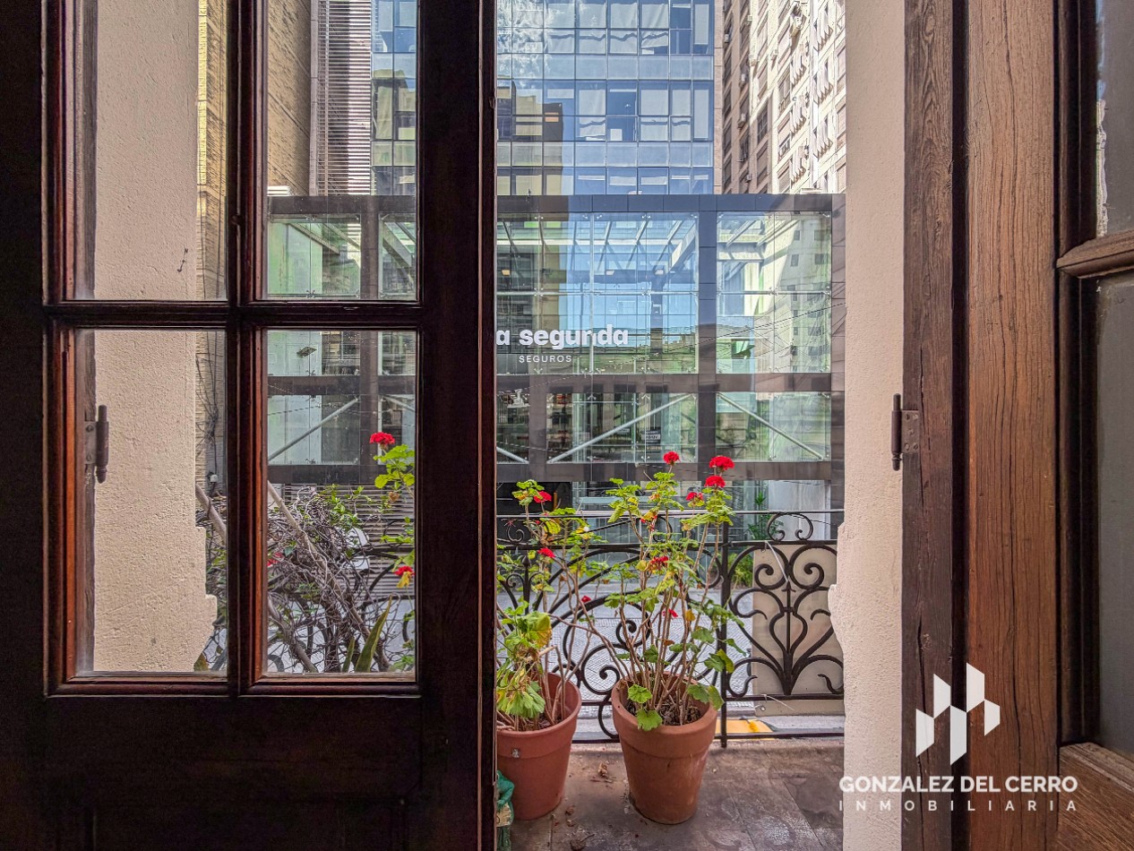 Casa de planta alta con piscina en Juan Manuel de Rosas 948