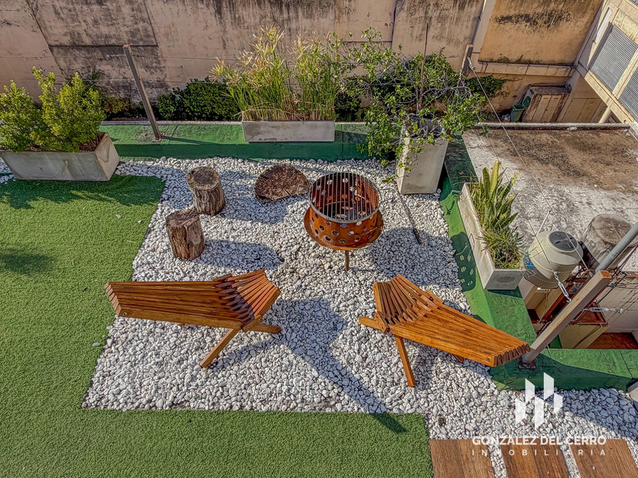 Casa de planta alta con piscina en Juan Manuel de Rosas 948