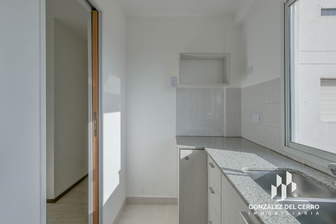 Departamento 1 dormitorio con balcon al frente