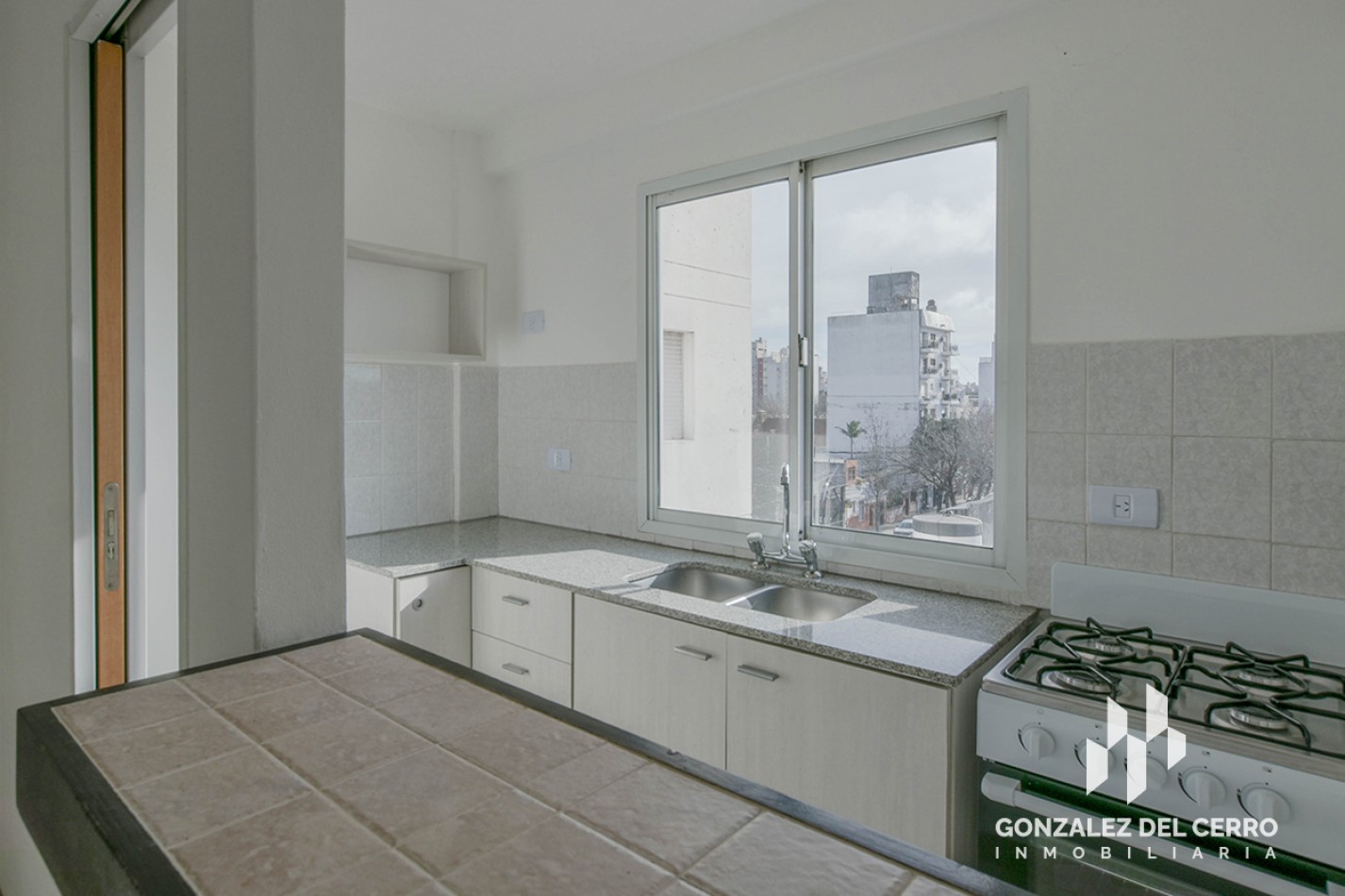 Departamento 1 dormitorio con balcon al frente